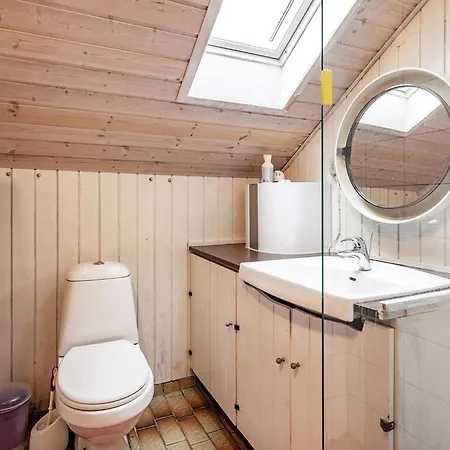 6 Person In Roslev-by Traum * Vester Grønning