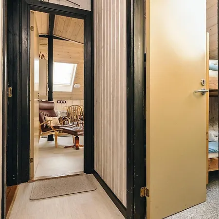 6 Person In Roslev-by Traum