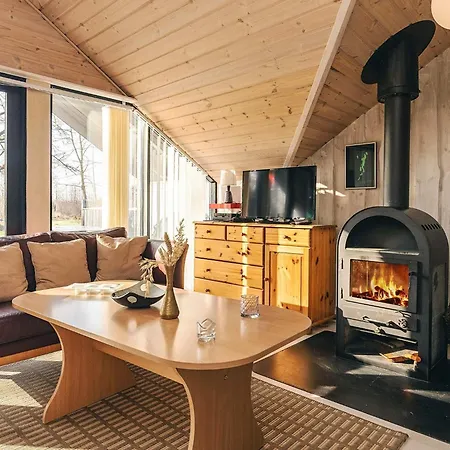 6 Person In Roslev-by Traum