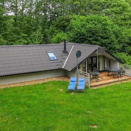 6 Person In Roslev-by Traum * Vester Grønning