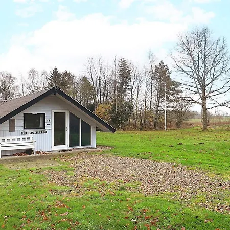 6 Person In Roslev-by Traum Vester Grønning