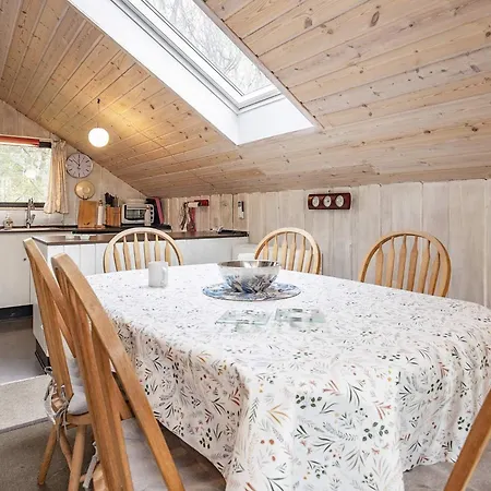 6 Person In Roslev-by Traum *