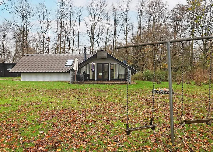 6 Person In Roslev-by Traum Vester Grønning