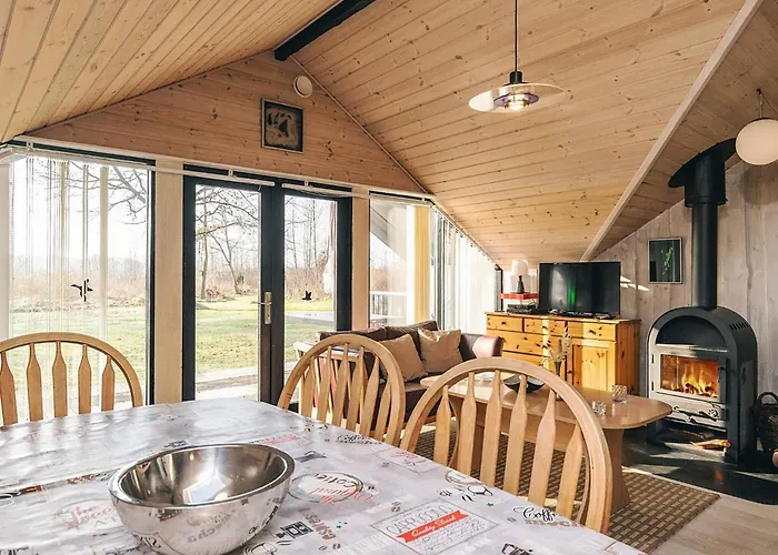 6 Person In Roslev-by Traum *