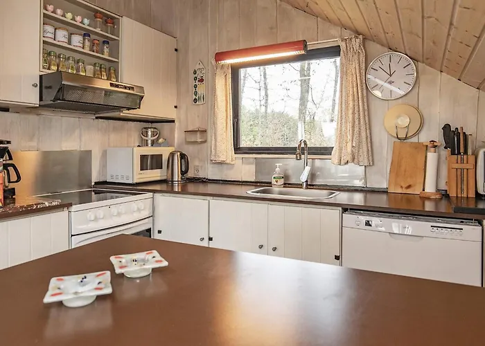 6 Person In Roslev-by Traum Vester Grønning