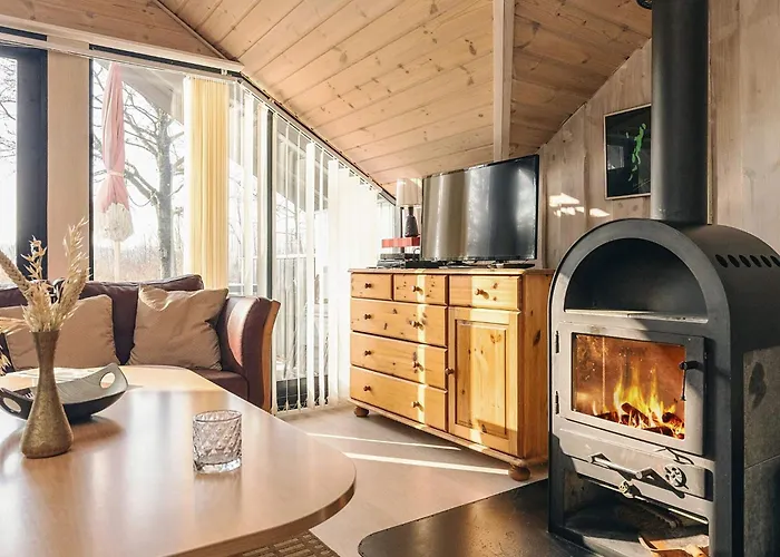 6 Person In Roslev-by Traum * Vester Grønning