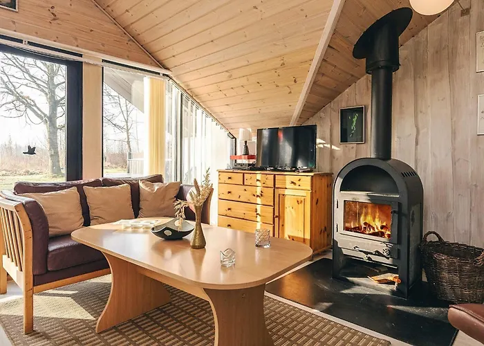 6 Person In Roslev-by Traum