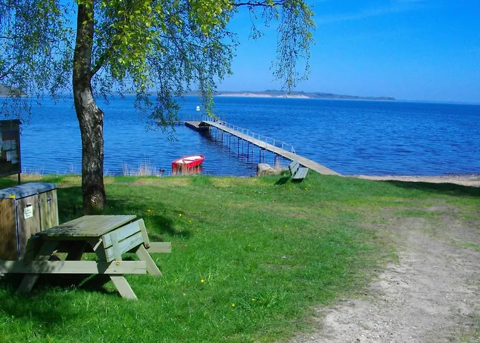6 Person In Roslev-by Traum Vester Grønning