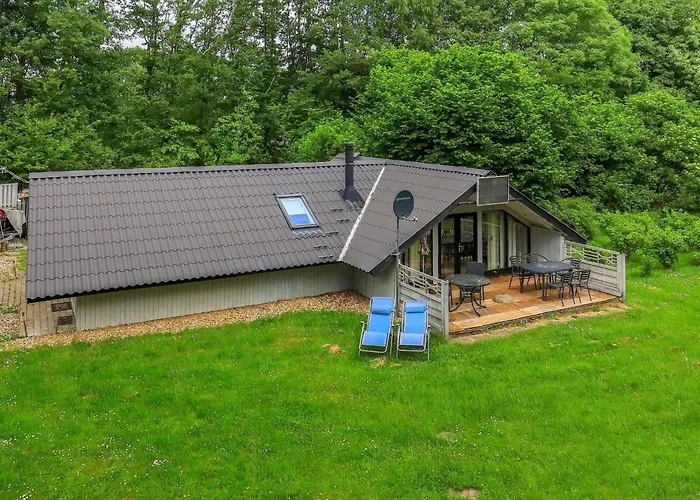 6 Person In Roslev-by Traum * Vester Grønning