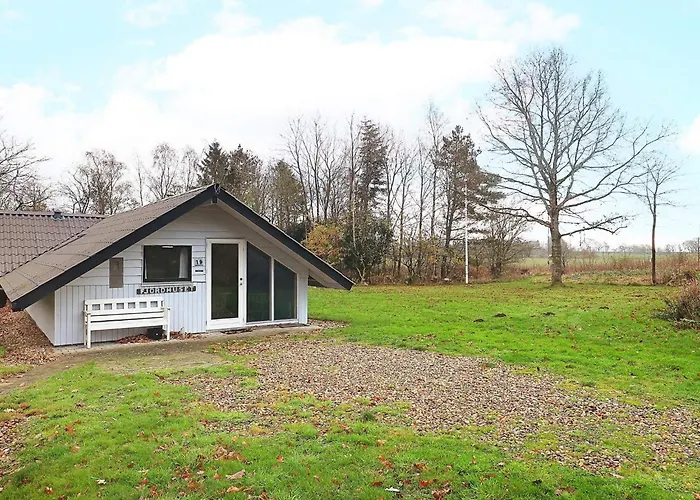 6 Person In Roslev-by Traum Vester Grønning